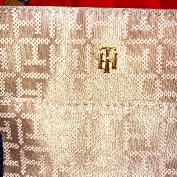 Tommy Hilfiger Light Gold Tote - Picture 5 of 7